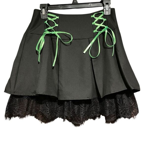 Hot Topic Dresses & Skirts - Hot Topic Black Green Lace-Up Pleated Skirt Women’s Small